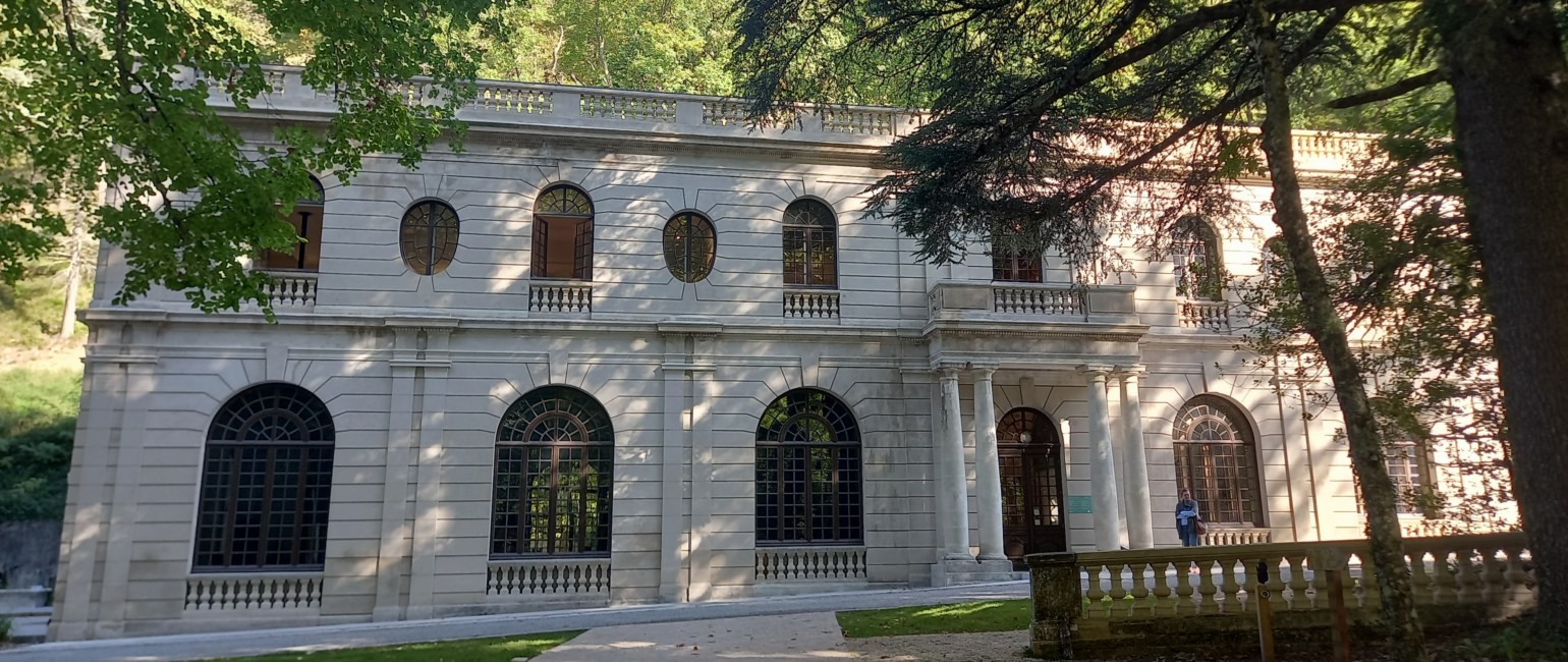 Auberge des Dauphins Saoû Drôme.jpg