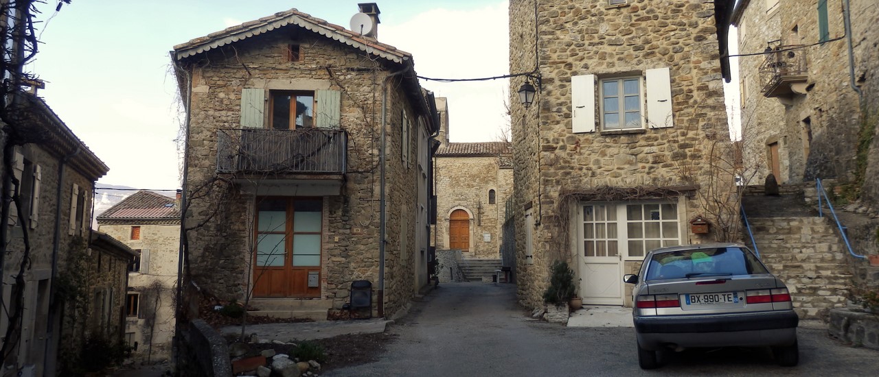 francillon-centre-du-village.jpg