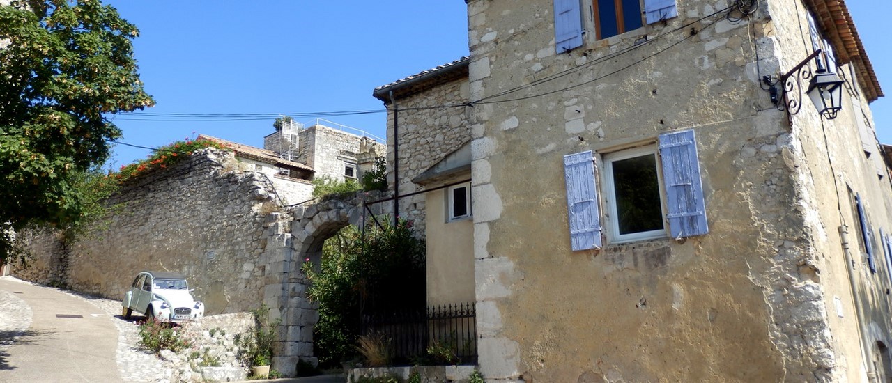 la garde adhemar castrum de la garde.jpg