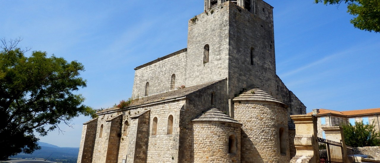 la garde adhemar eglise romane et sa double abside 2.jpg