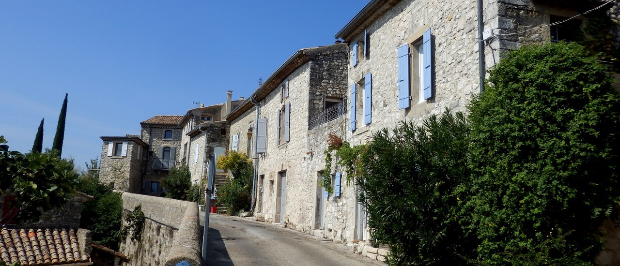 la garde adhemar jolie rue.jpg