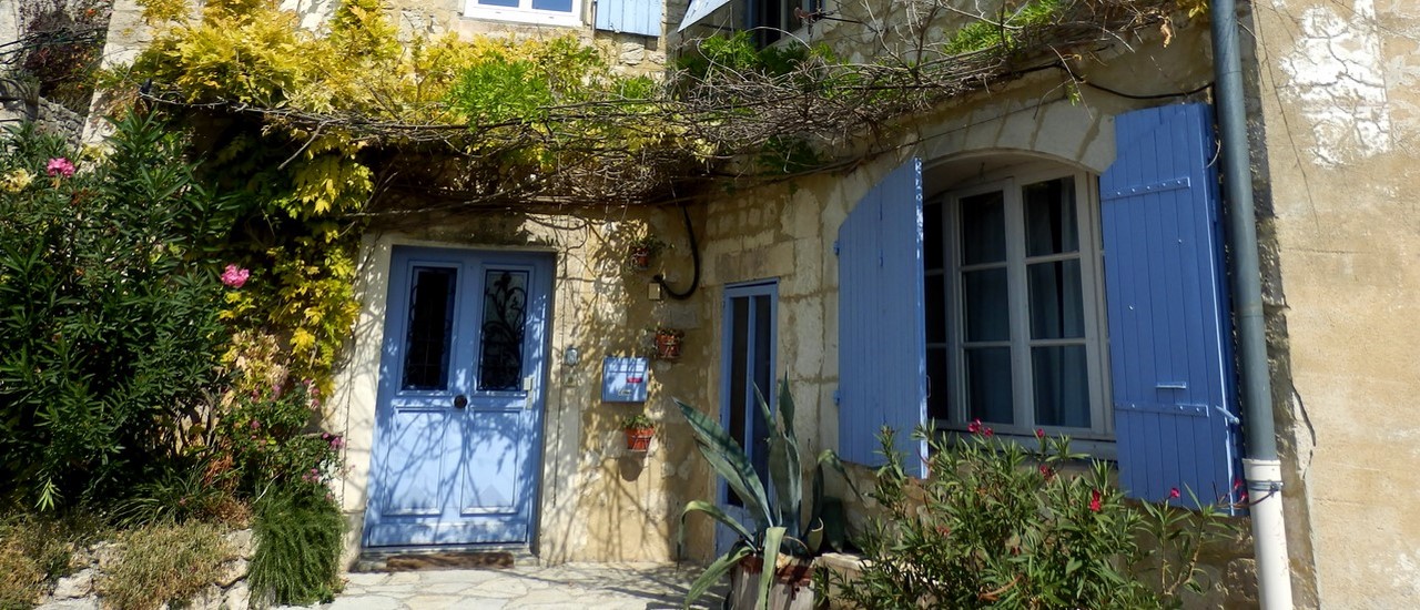 la garde adhemar maison de village.jpg