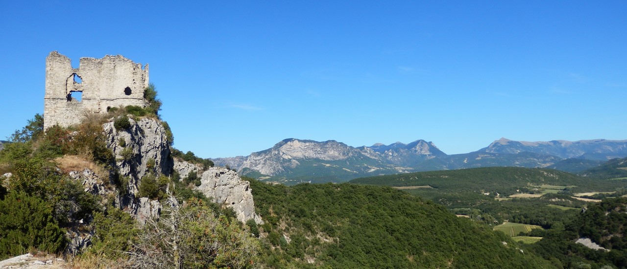 soayans-ruines-du-chateau-et-col-de-la-chaudiere.jpg