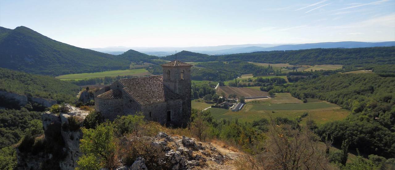 soyans-eglise-saint-marcel-et-vue-sur-la-plaine.jpg