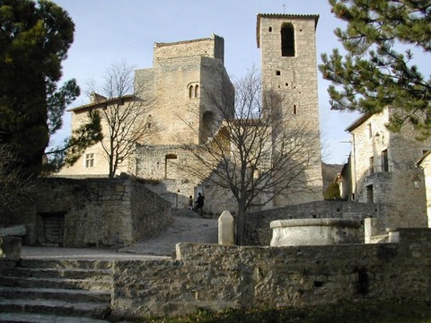 Poët Laval le chateau et la chapelle