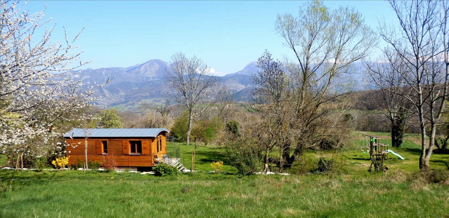 1-roulotte-de-charme-drome-2.jpg
