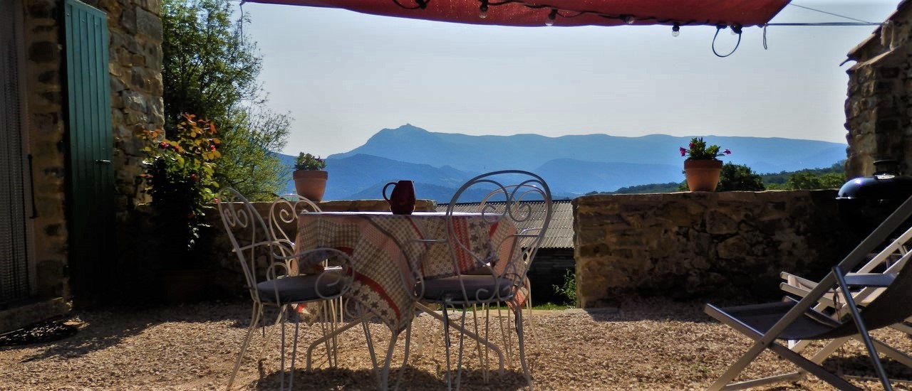 gite drome avec terrasse belle vue.jpg