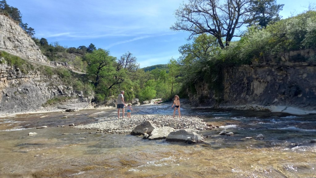 Baignade dans le Roubion en vallée de la Drôme