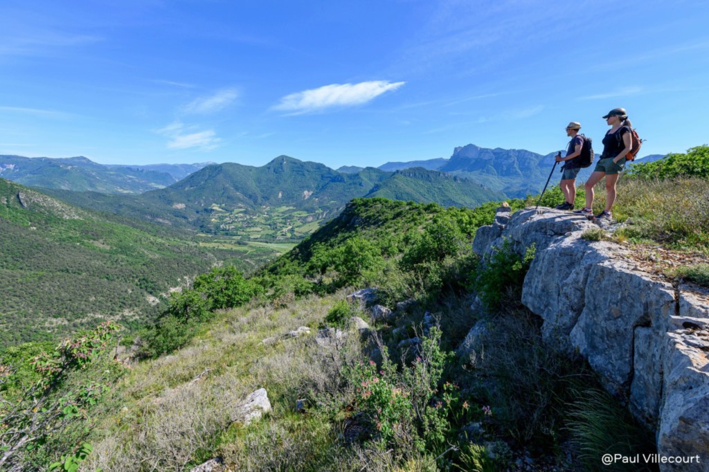 Vue sur le Synclinal de Saoû depuis la Montagne de Saint Maurice Vue sur le Synclinal de Saoû depuis la Montagne de Saint Maurice