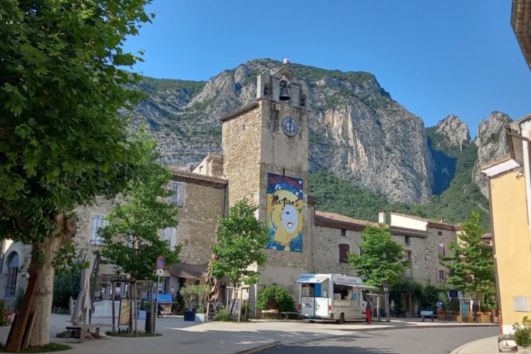 Saoû Saoû Drôme Place du Beffroi