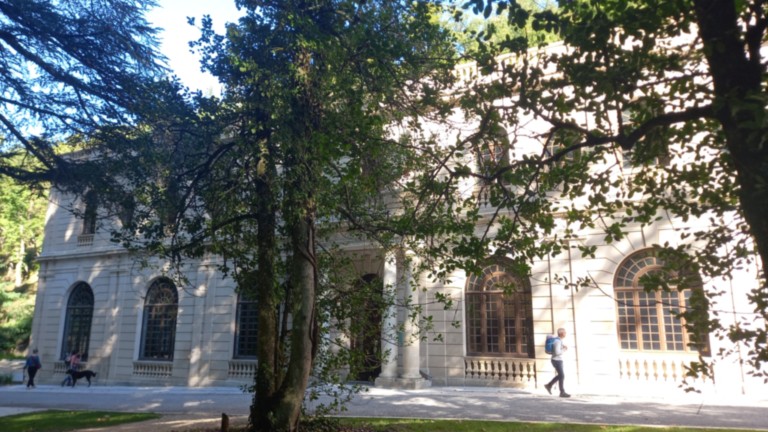 L'Auberge des Dauphins Forêt de Saoû L'Auberge des Dauphins Forêt de Saoû Drôme