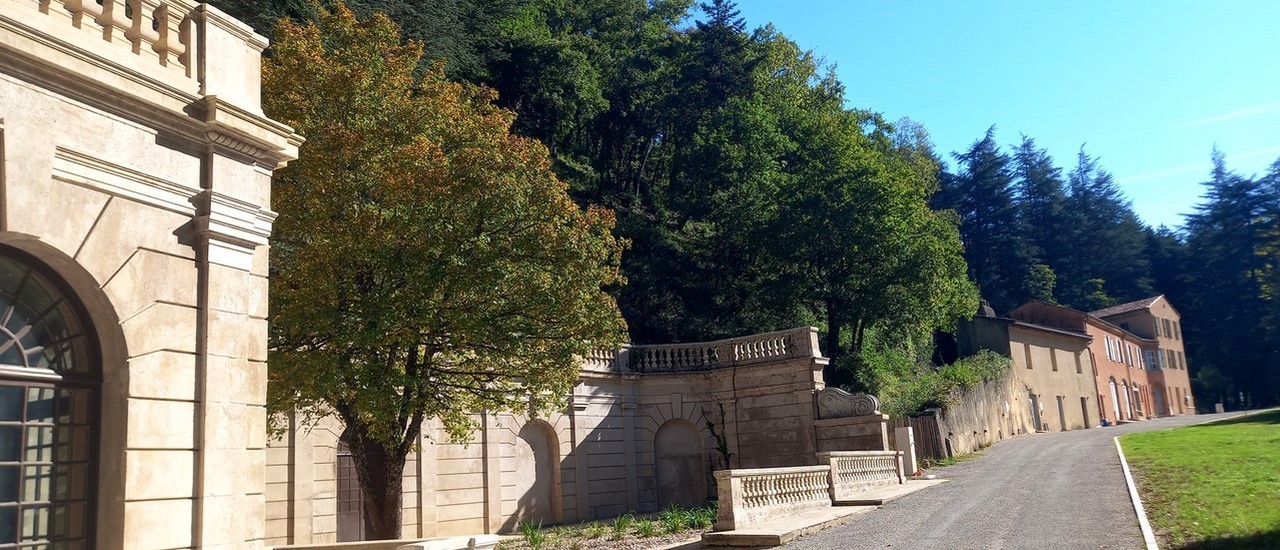 Auberge des Dauphins Forêt de Saoû Drôme