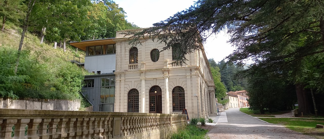 Auberge des Dauphins Forêt de Saoû Drôme