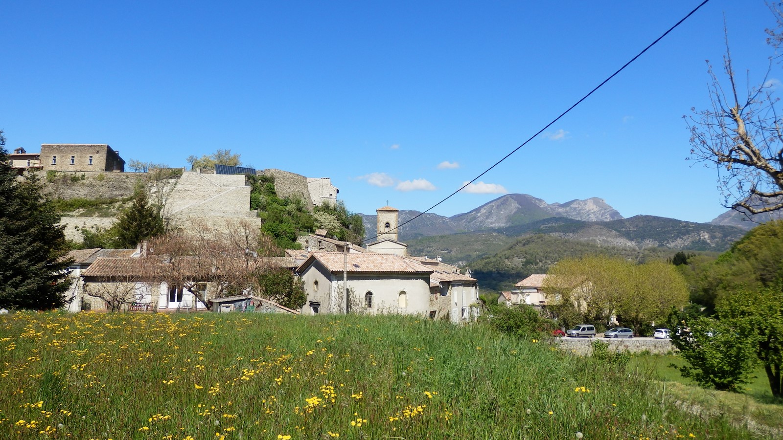 Villages perchés en vallée de la drome
